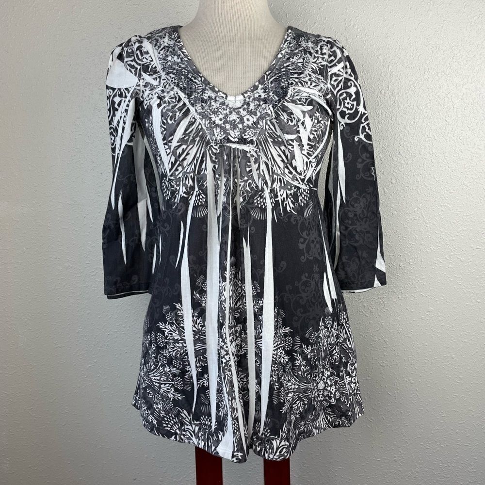 Live and Let Live Sequined V-Neck Top Size S EUC